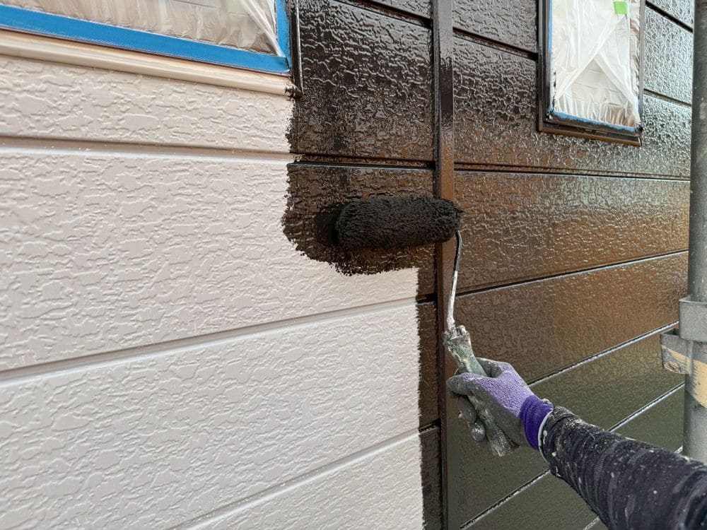 M様(亀山市)外壁‗中塗り 亀山市の外壁塗装をリペイント匠が施工した写真