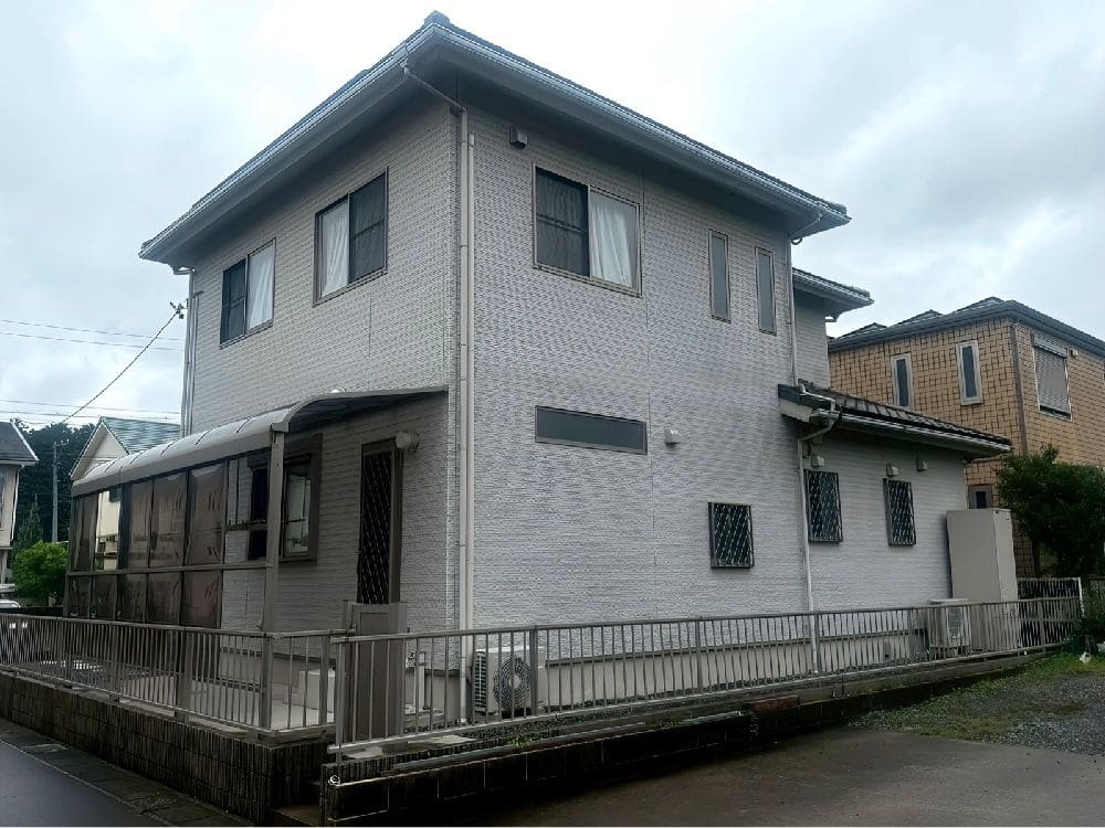O様(菰野町)施工前_外壁全体 (3) 菰野町の外壁塗装、防水工事をリペイント匠が施工した写真