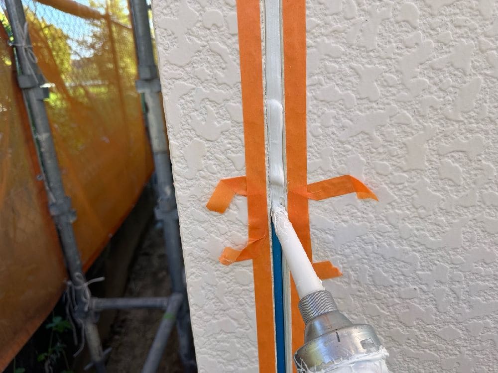 S様(津)シール(打設目地) 津市の外壁塗装、屋根工事をリペイント匠が施工した写真