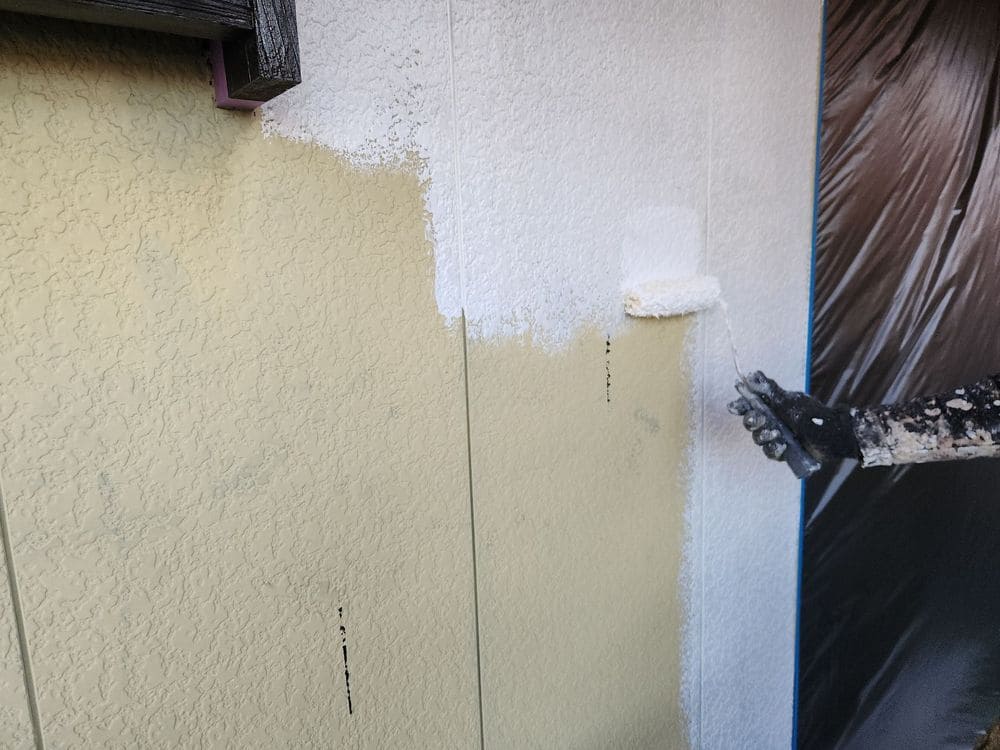 S様(亀山市)外壁‗下塗り 亀山市で外壁・屋根塗装をリペイント匠が施工した写真