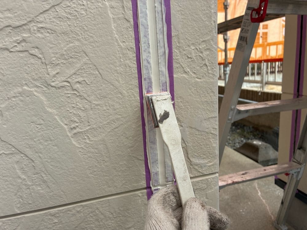 M様(伊勢市)コーキング‗打ちならし 伊勢市の外壁塗装をリペイント匠が施工した写真