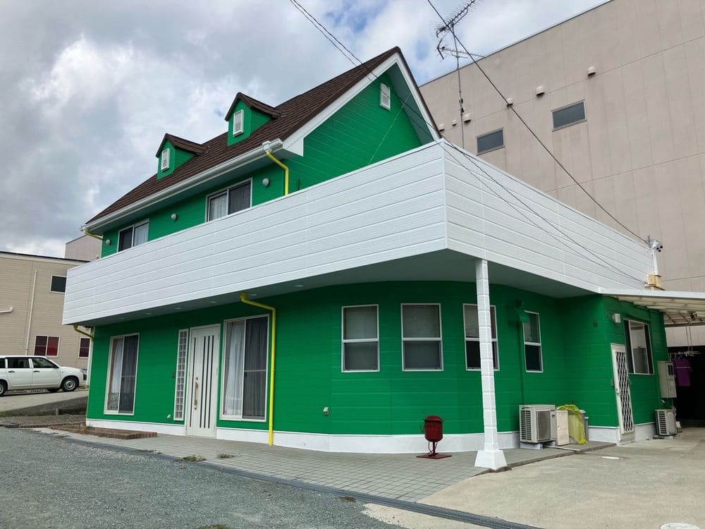 津市の外壁塗装、屋根工事をリペイント匠が施工した写真