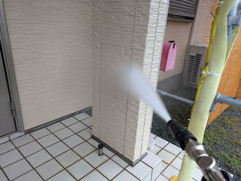 津市久居 N様高圧洗浄 津市の外壁塗装をリペイント匠が施工した写真