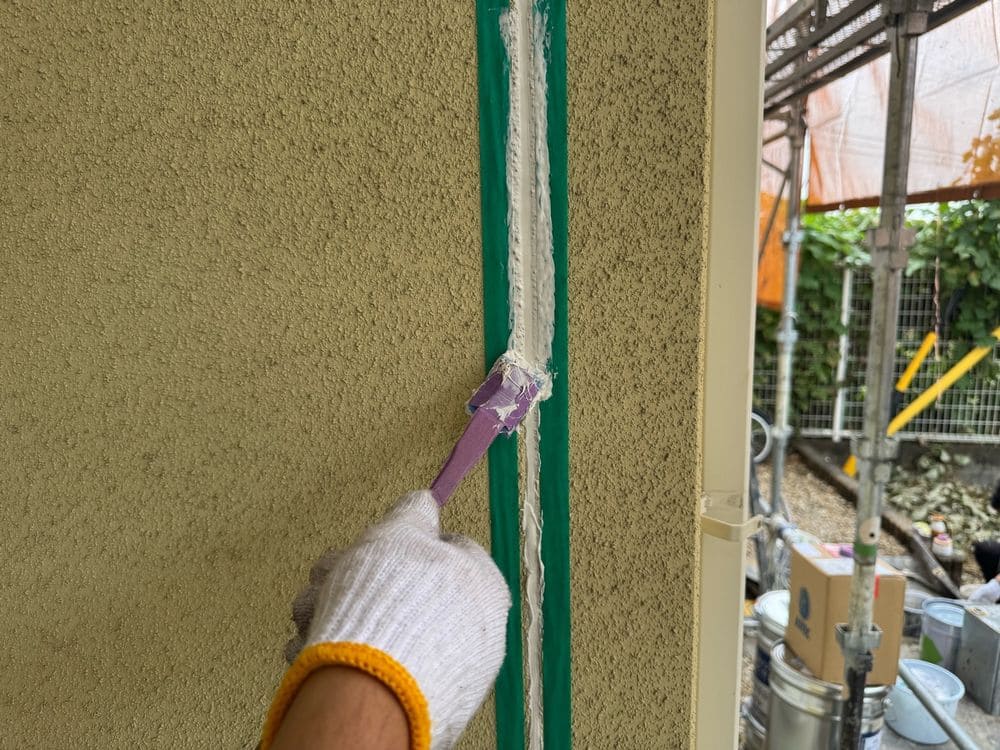 シール(打ちならし) いなべ市で外壁・屋根塗装をリペイント匠が施工した写真