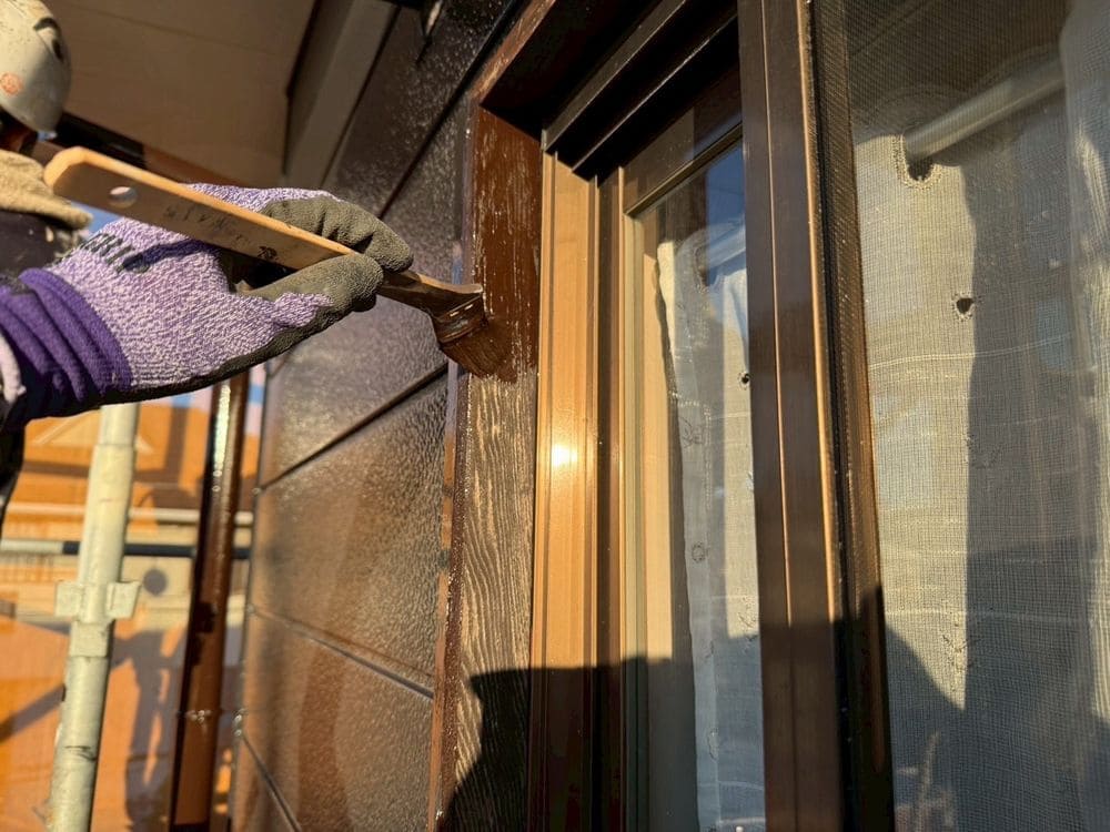 M様(亀山市)サッシ回り‗1回目 亀山市の外壁塗装をリペイント匠が施工した写真