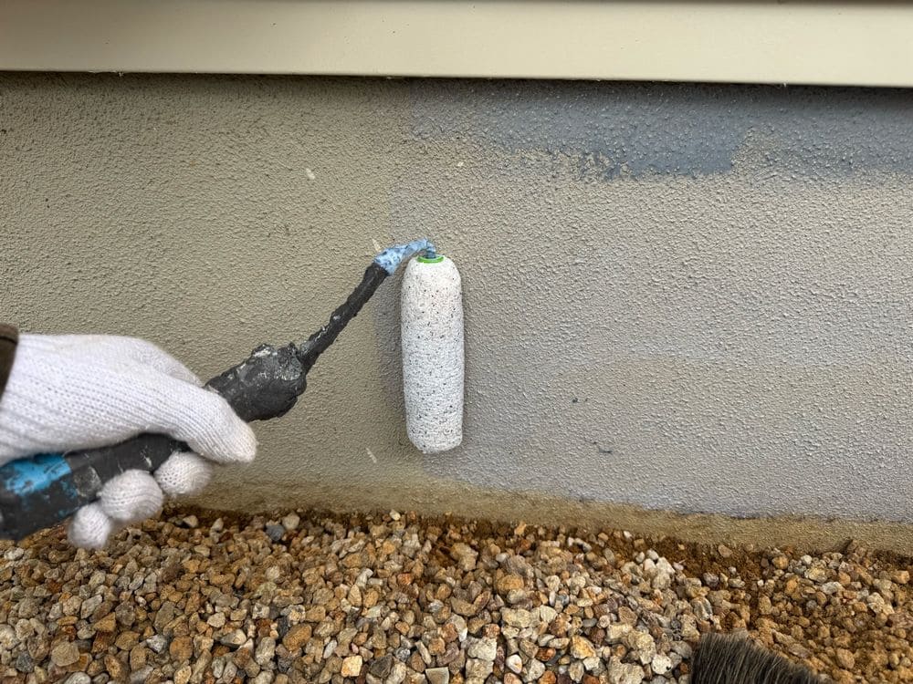 基礎(下塗り) いなべ市で外壁・屋根塗装をリペイント匠が施工した写真