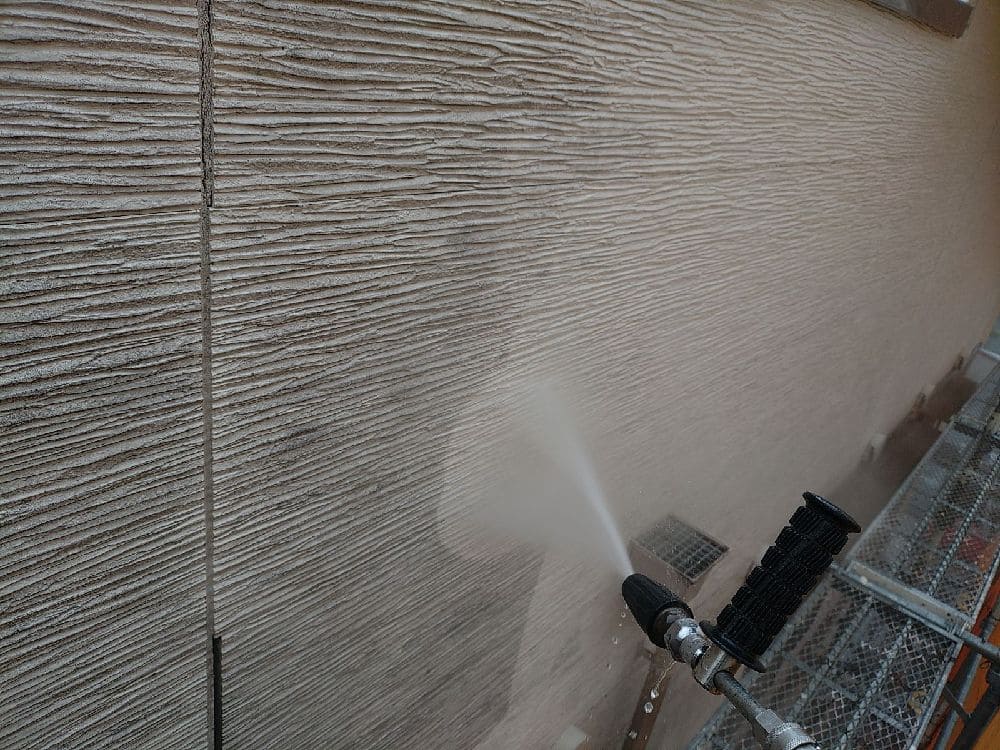 A様(四日市)_高圧洗浄(外壁) 四日市市の外壁塗装、屋根塗装をリペイント匠が施工した写真