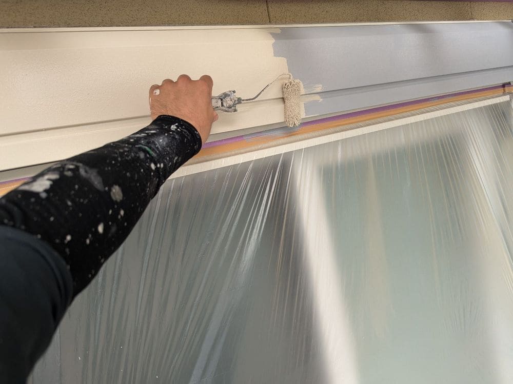 シャッターボックス(中塗り) いなべ市で外壁・屋根塗装をリペイント匠が施工した写真