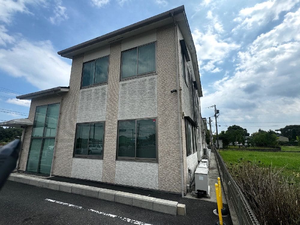 A様(四日市)施工前_外壁全体 (3) 四日市市の外壁塗装、屋根塗装をリペイント匠が施工した写真