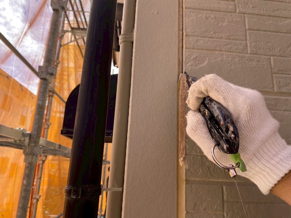 H様(津)シール(撤去) (3) 津市の外壁塗装、屋根工事をリペイント匠が施工した写真