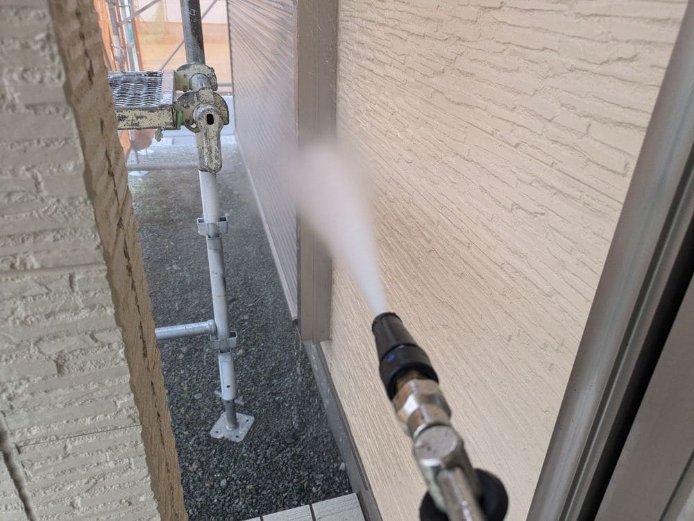 津市久居 N様高圧洗浄 (2) 津市の外壁塗装をリペイント匠が施工した写真