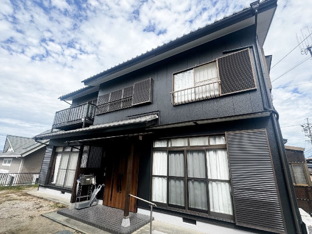四日市市の外壁塗装をリペイント匠が施工した写真