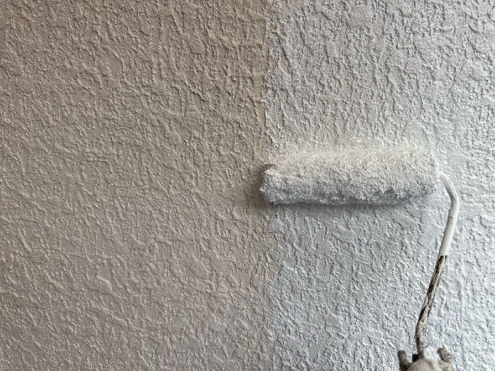 S様(津)外壁(下塗り1) 津市の外壁塗装、屋根工事をリペイント匠が施工した写真