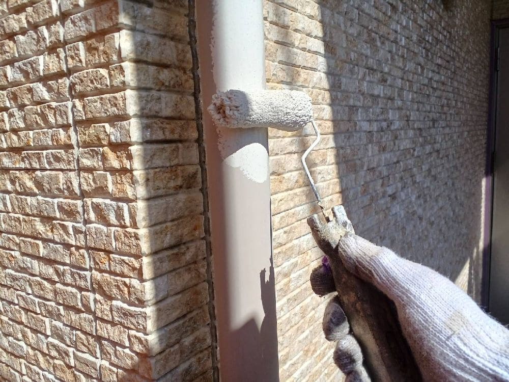 A様(四日市)樋(中塗り) 四日市市の外壁塗装、屋根塗装をリペイント匠が施工した写真