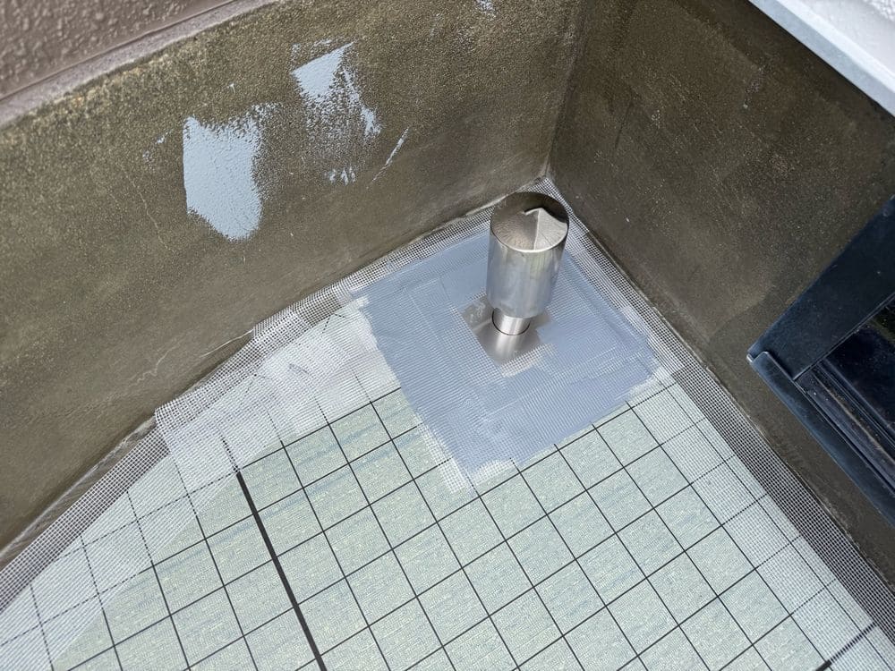 防水脱気筒設置 松阪市の外壁・屋根塗装と防水工事をリペイント匠が施工した写真
