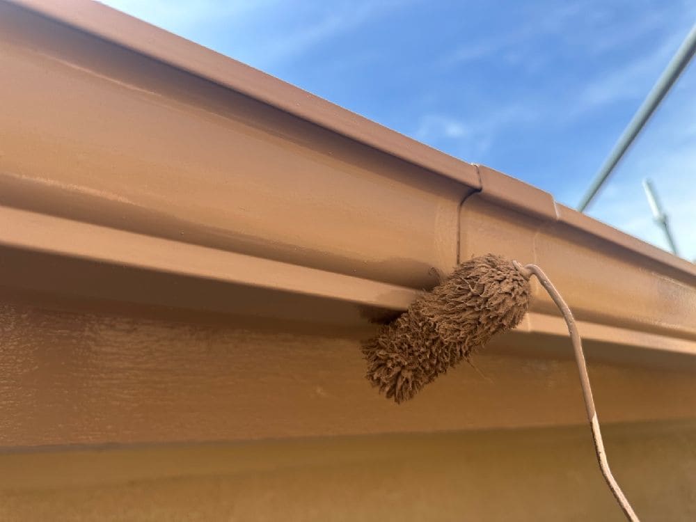 S様(津)樋(上塗り) (2) 津市の外壁塗装、屋根工事をリペイント匠が施工した写真