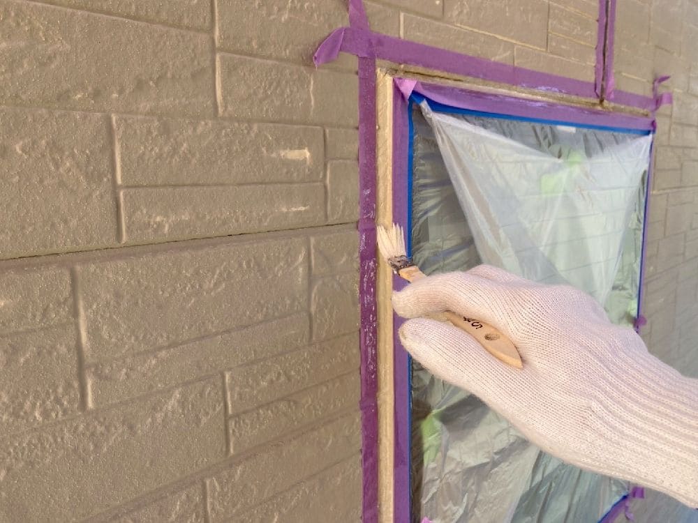 H様(津)シール(プライマー塗布) (3) 津市の外壁塗装、屋根工事をリペイント匠が施工した写真