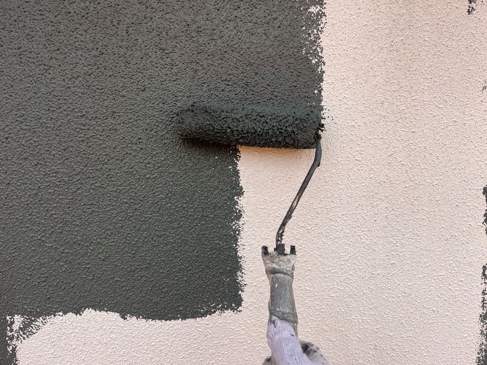 外壁(中塗り2) いなべ市で外壁・屋根塗装をリペイント匠が施工した写真