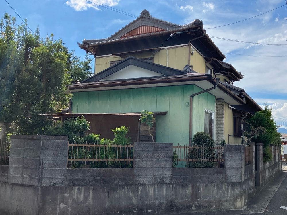 S様(亀山市)外壁‗施工前2 亀山市で外壁・屋根塗装をリペイント匠が施工した写真