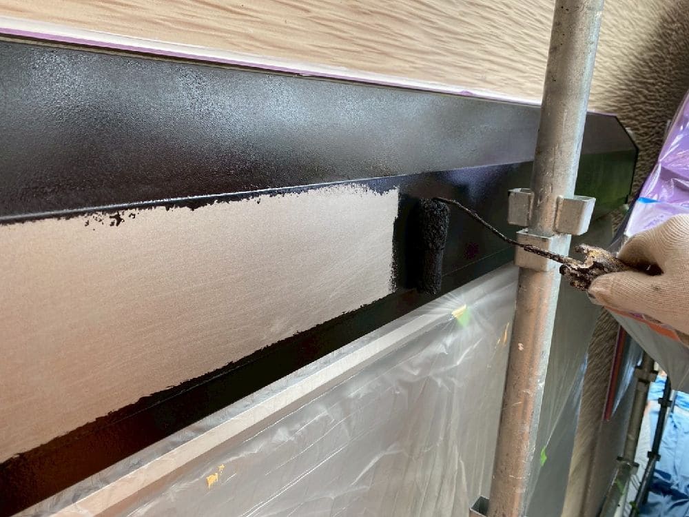 T様(津)シャッターボックス(下塗り) (3) 津市の外壁塗装をリペイント匠が施工した写真