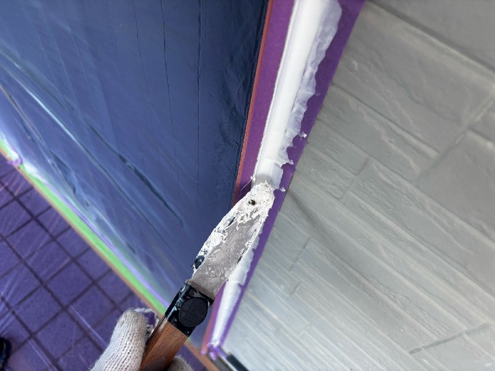 H様(津)シール(打ちならし) (3) 津市の外壁塗装、屋根工事をリペイント匠が施工した写真