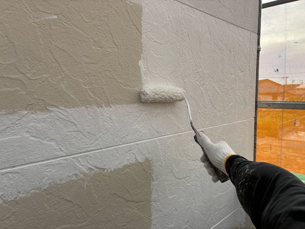 M様(伊勢市)外壁‗下塗り2 伊勢市の外壁塗装をリペイント匠が施工した写真