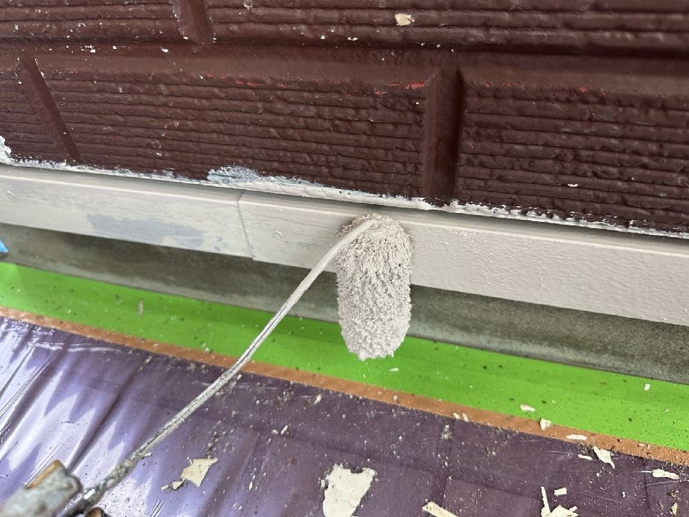 (津市藤方)中塗り 津市の外壁塗装をリペイント匠が施工した写真