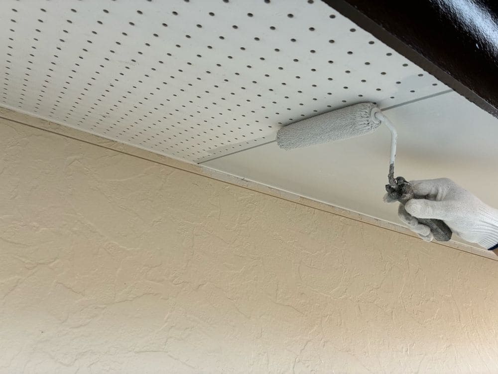 M様(伊勢市)軒天‗1回目 伊勢市の外壁塗装をリペイント匠が施工した写真