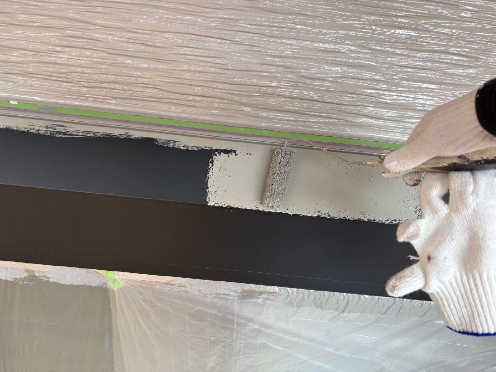 T様(津)シャッターボックス(中塗り) (2) 津市の外壁塗装をリペイント匠が施工した写真