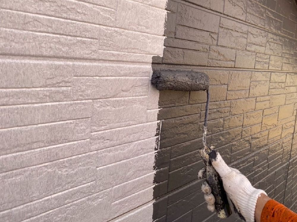 H様(津)外壁(中塗り1) (3) 津市の外壁塗装、屋根工事をリペイント匠が施工した写真