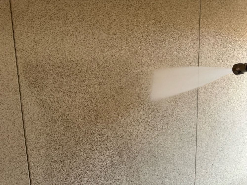 亀山市の外壁塗装をリペイント匠が施工した写真