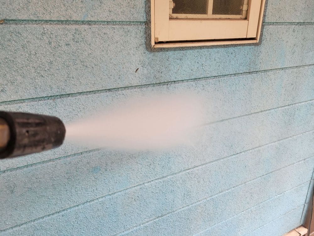 伊賀市の外壁塗装、屋根塗装をリペイント匠が施工した写真