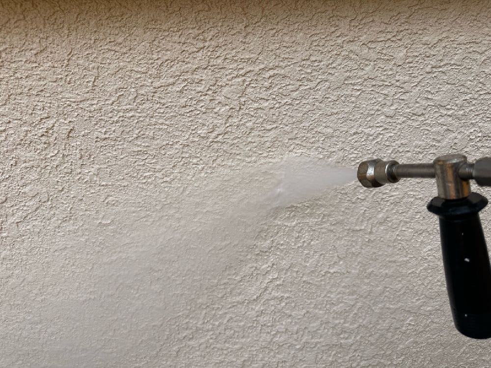 S様(津)高圧洗浄(外壁) (4) 津市の外壁塗装、屋根工事をリペイント匠が施工した写真