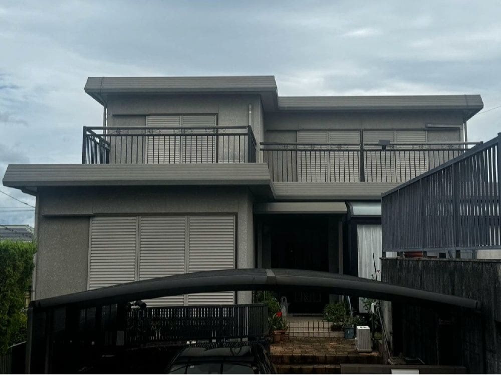 F様(四日市)施工前_外壁全体 (2) 四日市市の外壁塗装、屋根塗装をリペイント匠が施工した写真