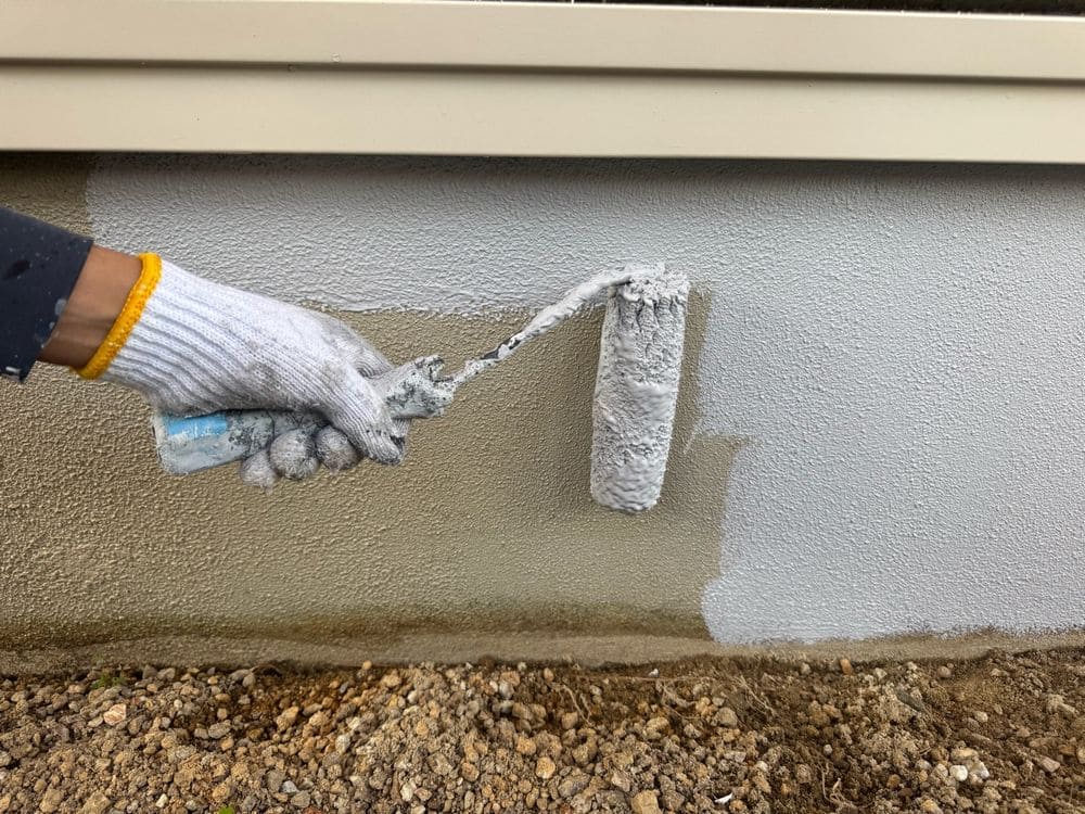 基礎(中塗り) いなべ市で外壁・屋根塗装をリペイント匠が施工した写真