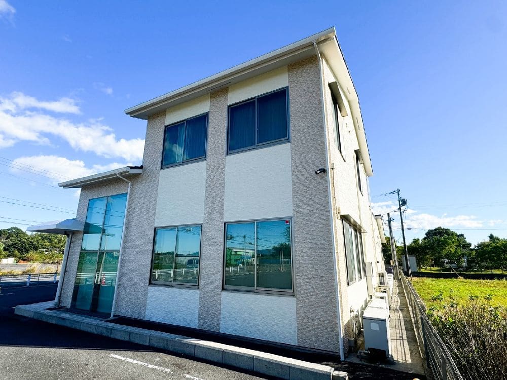 A様(四日市)施工後_外壁全体 (3) 四日市市の外壁塗装、屋根塗装をリペイント匠が施工した写真