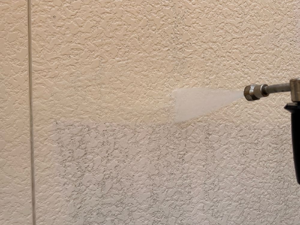 S様(津)高圧洗浄(外壁) (3) 津市の外壁塗装、屋根工事をリペイント匠が施工した写真