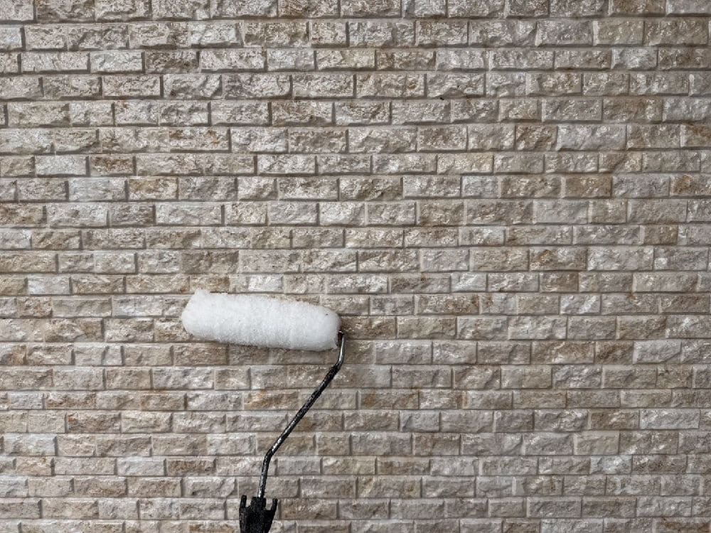 A様(四日市)外壁(中塗り1) (2) 四日市市の外壁塗装、屋根塗装をリペイント匠が施工した写真