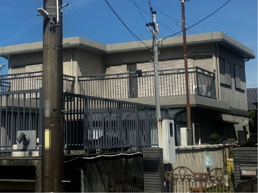 F様(四日市)施工前_外壁全体 (3) 四日市市の外壁塗装、屋根塗装をリペイント匠が施工した写真