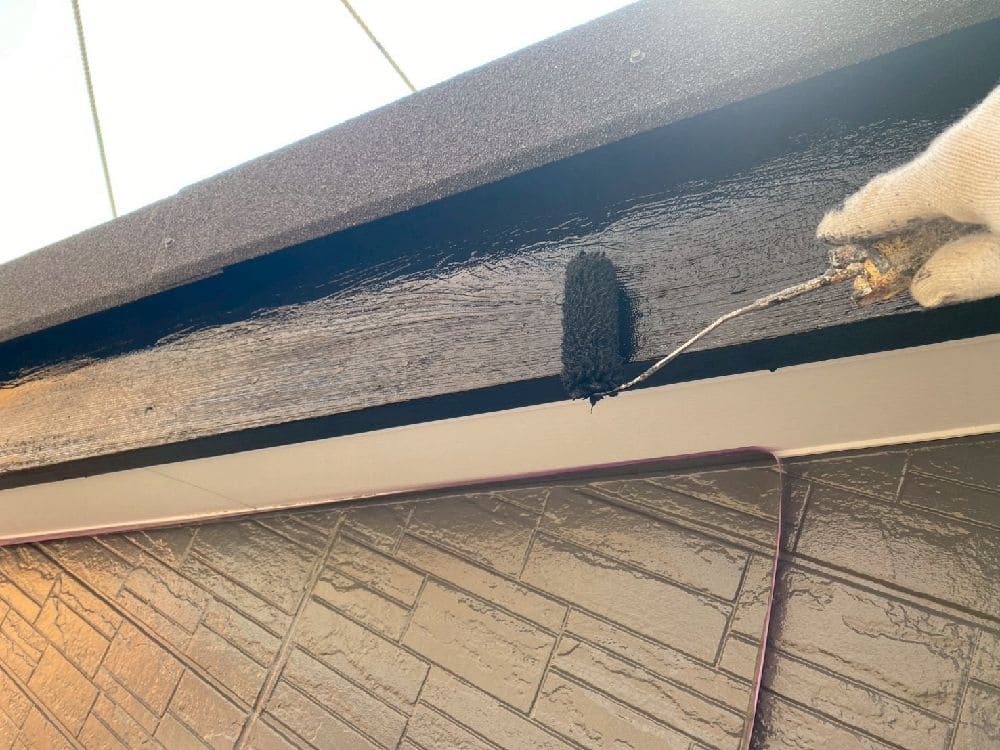 H様(津)破風(上塗り) (2) 津市の外壁塗装、屋根工事をリペイント匠が施工した写真