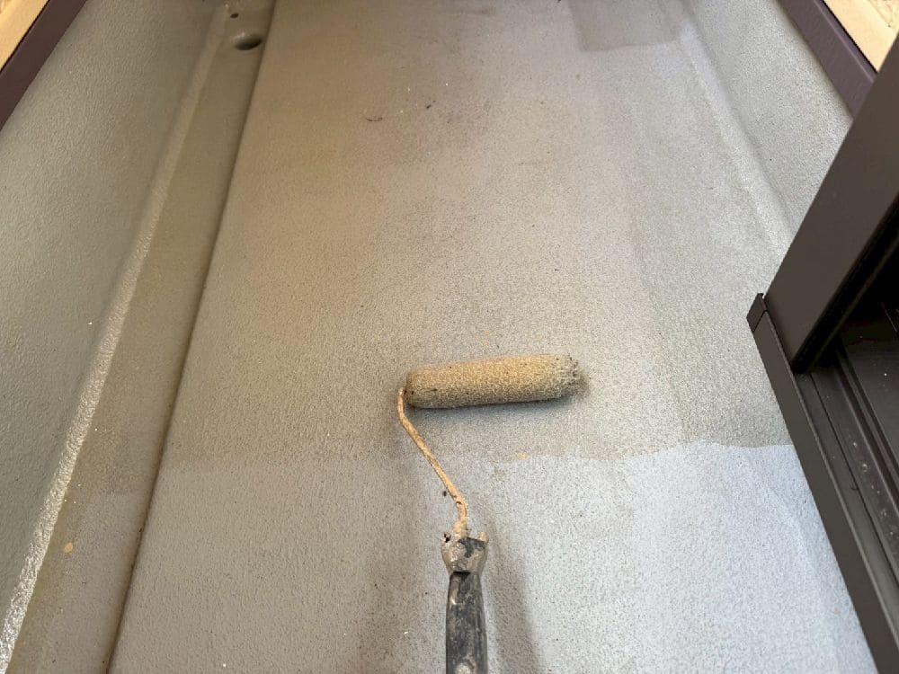 K様(四日市)防水(プライマー) (2) 菰野町の外壁塗装、防水工事をリペイント匠が施工した写真