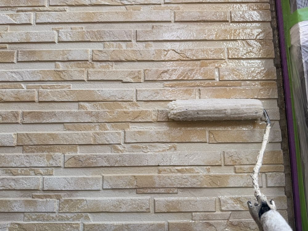 S様_鈴鹿市_外壁(下塗り2) 鈴鹿市の外壁塗装をリペイント匠が施工した写真