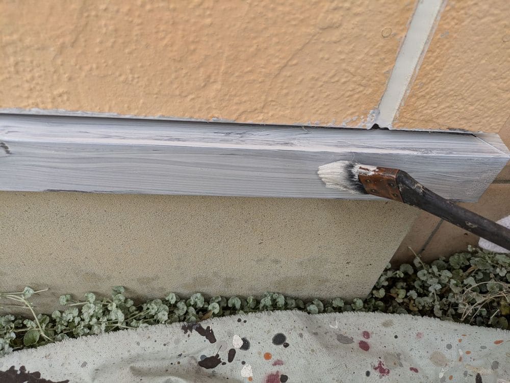 亀山市_T様_水切り_1回目 亀山市の外壁塗装、防水工事をリペイント匠が施工した写真