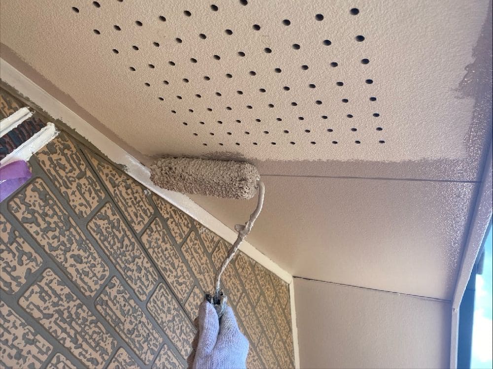 K様(四日市)_軒天(中塗り) 菰野町の外壁塗装、防水工事をリペイント匠が施工した写真