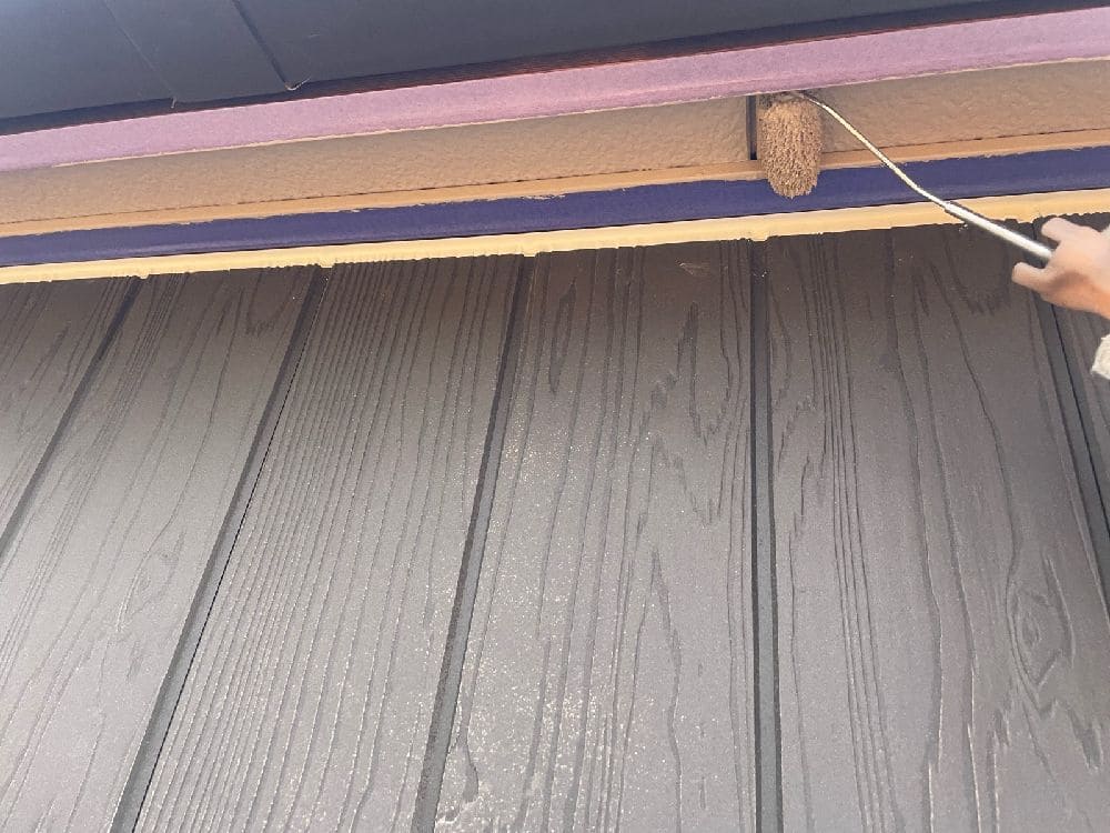 K様(菰野町)軒天(上塗り) 三重郡菰野町の外壁塗装をリペイント匠が施工した写真