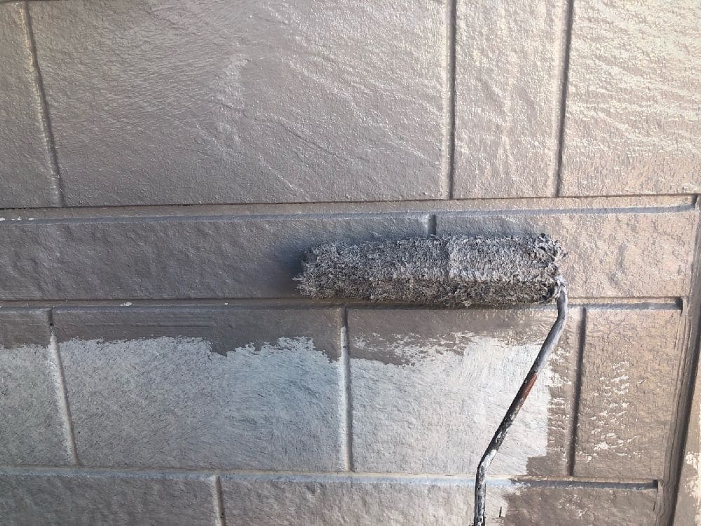 S様(津)中塗り (2) 津市の外壁塗装をリペイント匠が施工した写真