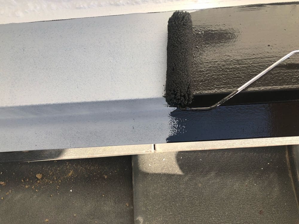 鈴鹿市_S様_水切り(中塗り) 鈴鹿市の外壁塗装をリペイント匠が施工した写真