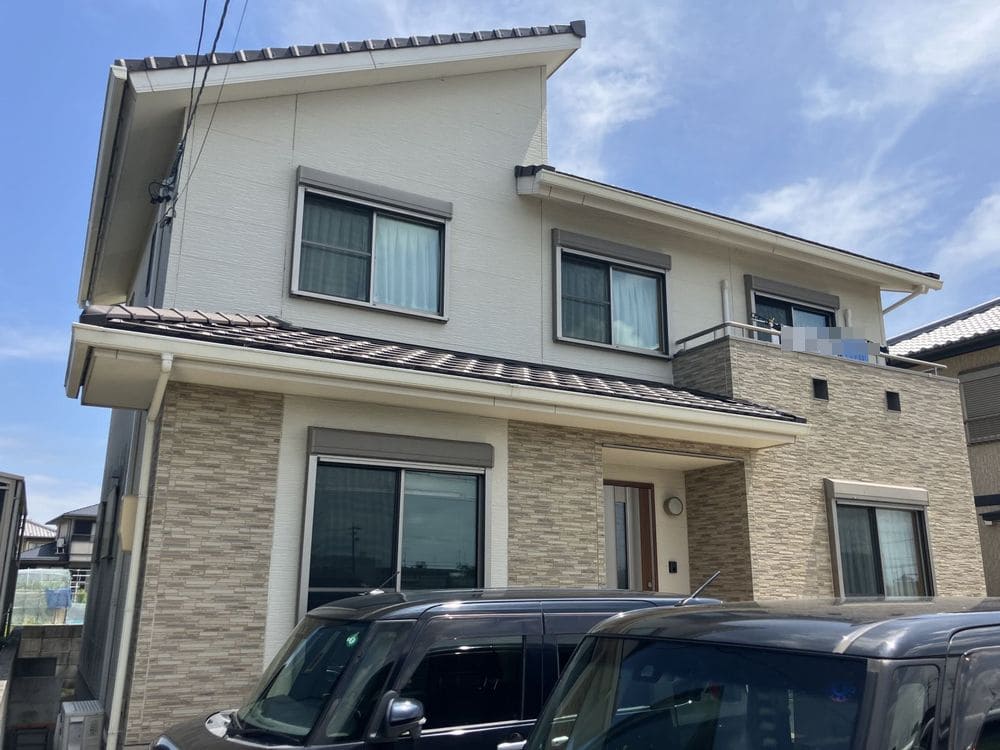 F様(津市香良洲町)_施工前_外壁全体 (2) 津市の外壁塗装、防水工事をリペイント匠が施工した写真