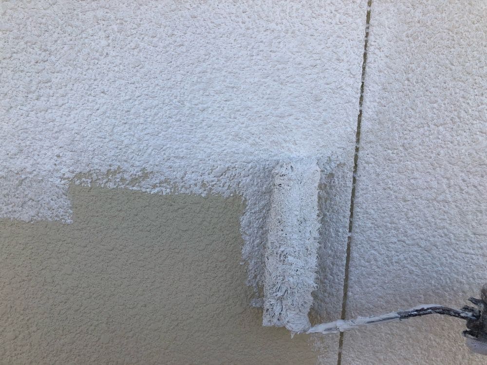 鈴鹿市_S様_外壁(下塗り1) 鈴鹿市の外壁塗装をリペイント匠が施工した写真