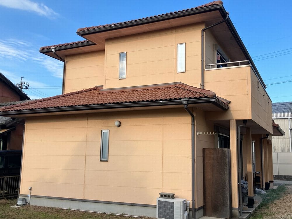 亀山市_T様_施工前_全体3 亀山市の外壁塗装、防水工事をリペイント匠が施工した写真